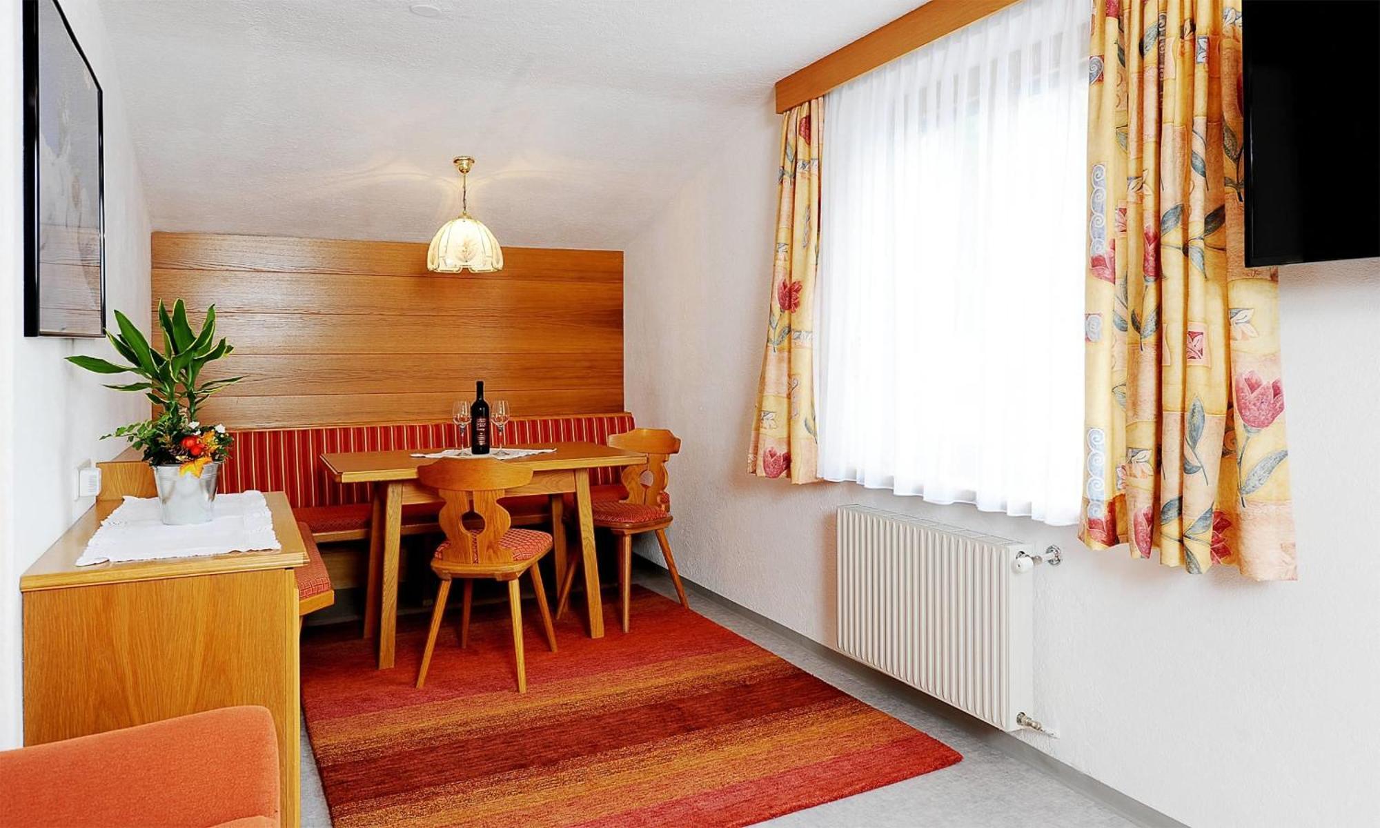 Apart Christine - Silvrettacard-Sommer Inklusive Galtur Ruang foto